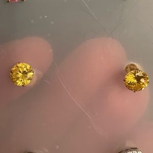 14 kt citrine stud earrings